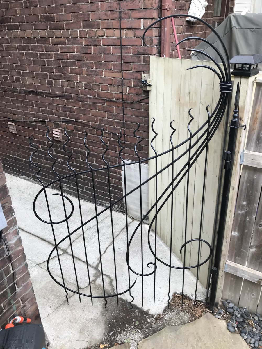 Gate center - steel sculpture - &copy;Lydia Charak