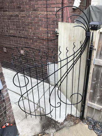 Gate center - steel sculpture - ©Lydia Charak