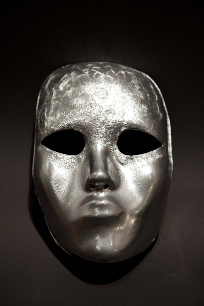 Mask silver - mixed media - ©Lydia Charak