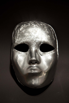 Mask silver - mixed media - ©Lydia Charak