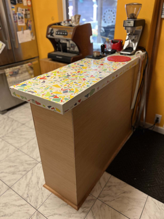 Confetti table installed 2 - @Lydia Charak
