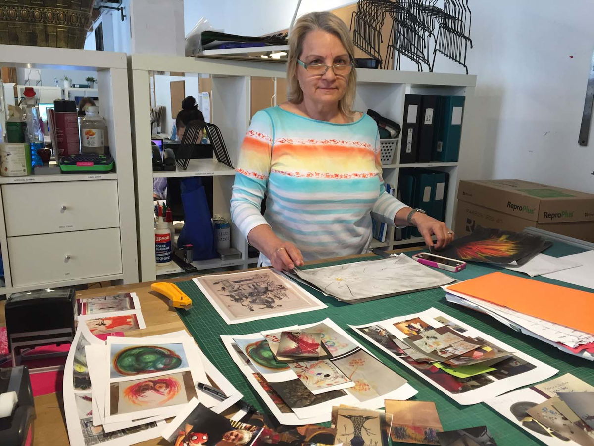 Cutting table - &copy;Lydia Charak