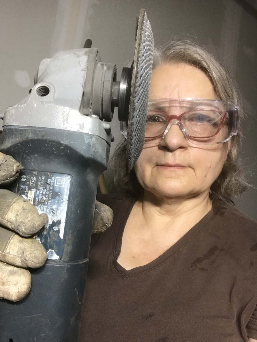 Grinding in studio - &copy;Lydia Charak