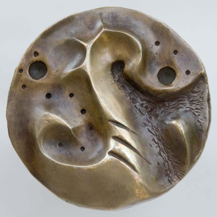 Medallion back - bronze sculpture - ©Lydia Charak